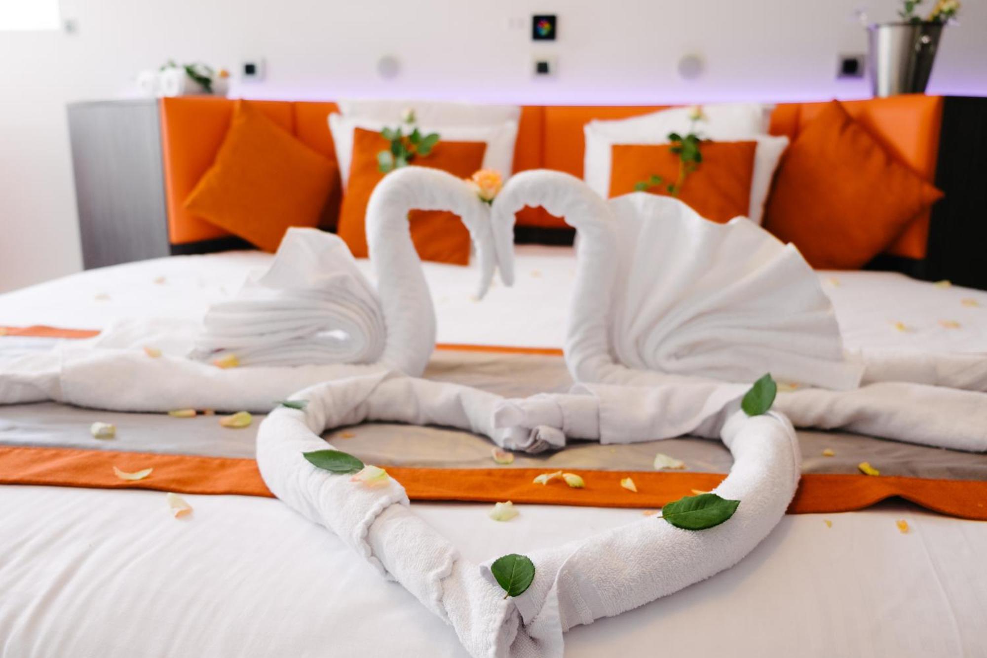 Orange Hotel Ла-Лувьер Экстерьер фото